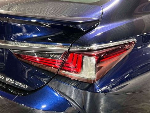 Certified 2021 Lexus ES 250 w/ Premium Package image 13
