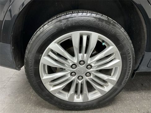 Used 2018 Cadillac XT5 Premium Luxury image 34