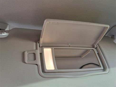 Used 2023 Volvo XC60 B5 Ultimate w/ Climate Package image 18