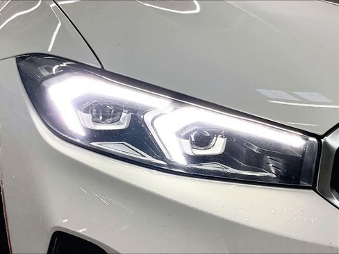 Used 2025 BMW 330i Sedan w/ Convenience Package image 31