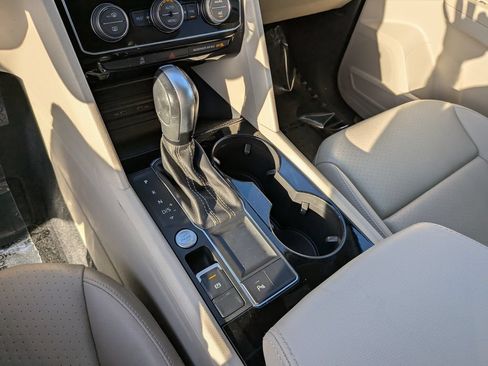 Used 2023 Volkswagen Atlas SE w/ Panoramic Sunroof Package FWD image 22