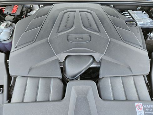Certified 2026 Porsche Cayenne Coupe AWD/4WD image 30