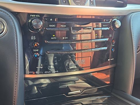 Certified 2019 Lexus LX 570 4WD image 19