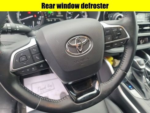 Used 2021 Toyota Highlander XLE image 10