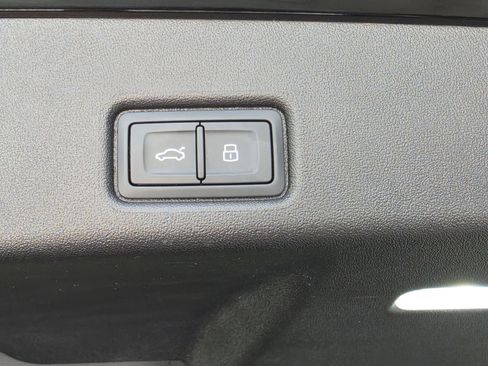 Certified 2025 Audi Q5 Premium w/ Convenience Package AWD/4WD image 12