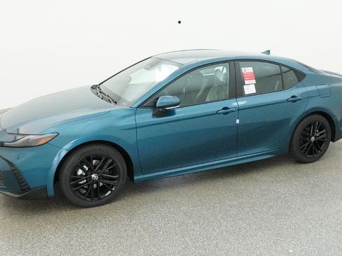 New 2026 Toyota Camry SE FWD image 5
