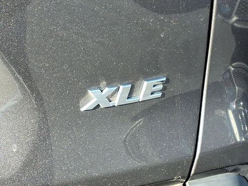 Used 2022 Toyota RAV4 XLE Premium image 31