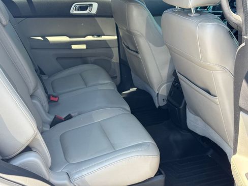 Used 2014 Ford Explorer XLT w/ Equipment Group 202A FWD image 14