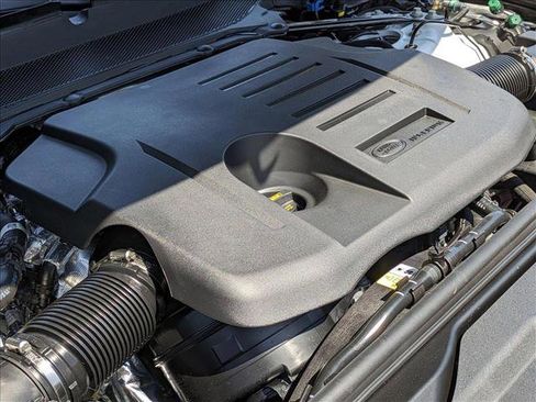 New 2025 Land Rover Discovery Dynamic SE image 19