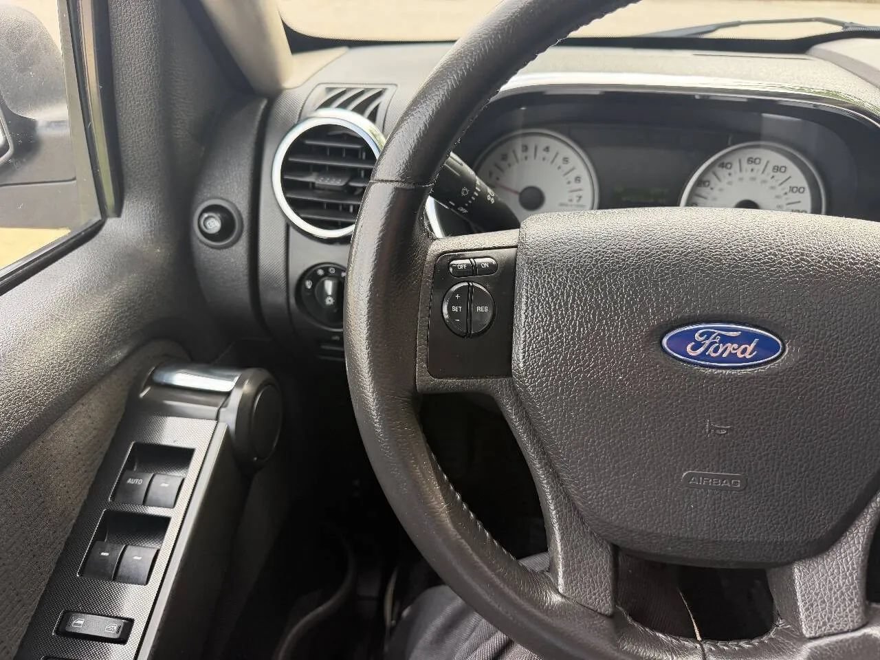 Used 2009 Ford Explorer Sport Trac XLT AWD/4WD image 22