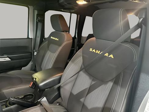 Used 2014 Jeep Wrangler Unlimited Sahara w/ Connectivity Group AWD/4WD image 12