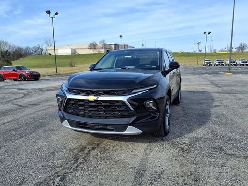 Used 2025 Chevrolet Blazer LT FWD image 38