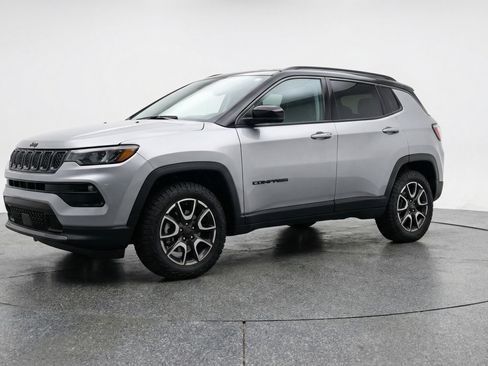 Used 2025 Jeep Compass Trailhawk AWD/4WD image 3