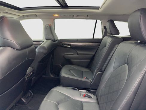 Used 2020 Toyota Highlander Platinum FWD image 38