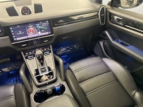 Used 2023 Porsche Cayenne Platinum Edition AWD/4WD image 23