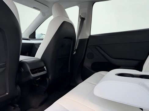 Used 2023 Tesla Model Y Long Range AWD/4WD image 19
