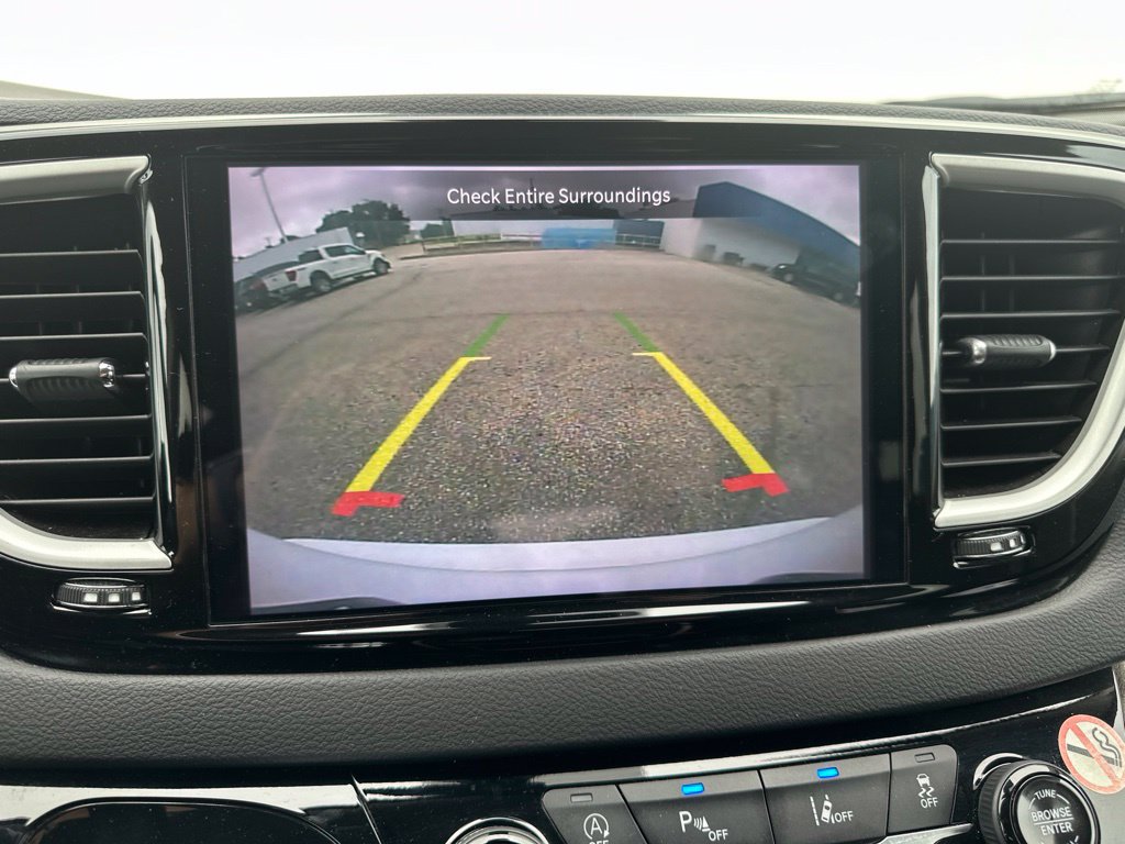 Used 2024 Chrysler Pacifica Touring-L FWD image 37