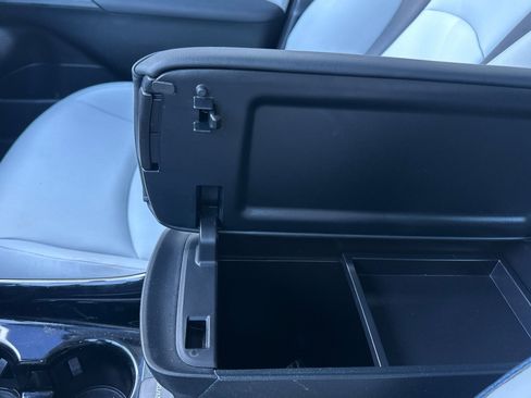 Used 2020 Toyota Prius Limited image 29