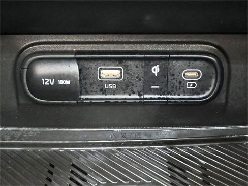 Used 2023 Kia Sportage SX image 3