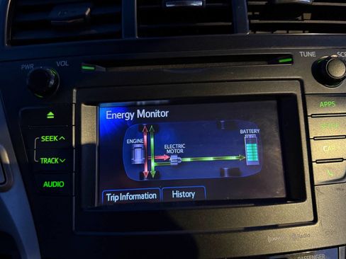 Used 2012 Toyota Prius V Two image 33