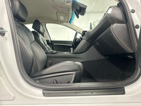 Used 2025 Genesis G70 2.5T RWD image 24