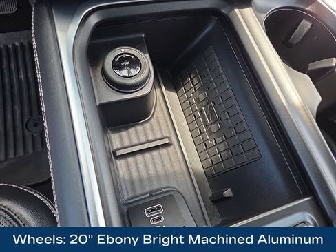 Used 2025 Ford Expedition Platinum AWD/4WD image 28