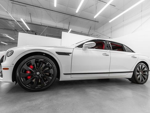 Used 2022 Bentley Flying Spur Plug-In Hybrid image 25