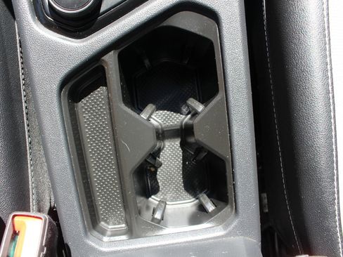 Used 2022 Volkswagen Taos SEL image 39