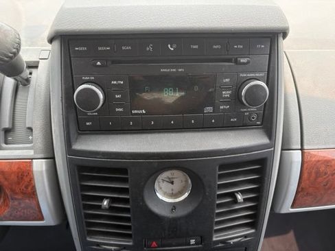 Used 2008 Chrysler Town & Country Touring FWD image 25