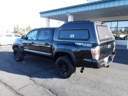 Used 2021 Toyota Tacoma TRD Off-Road image 3