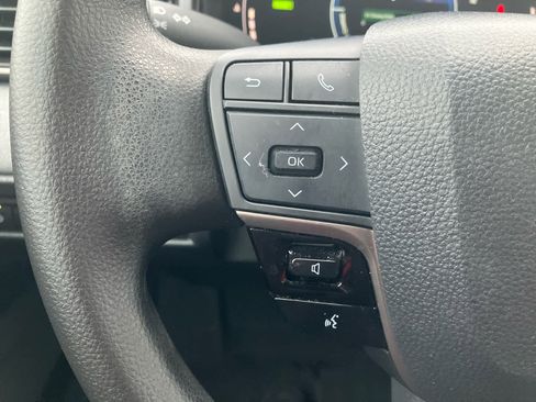 Used 2025 Toyota Camry LE image 17