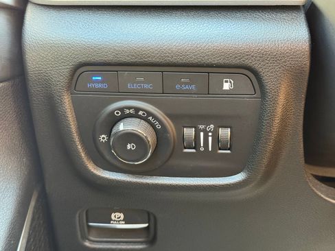 Used 2023 Jeep Grand Cherokee 4WD 4xe image 37