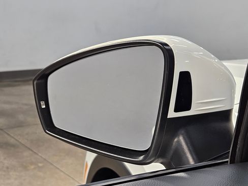 Used 2024 Volkswagen Tiguan SE image 22