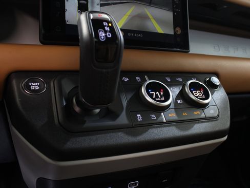 Used 2024 Land Rover Defender 90 S image 64