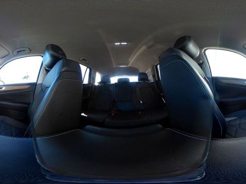 Used 2025 Volkswagen Atlas SE image 42