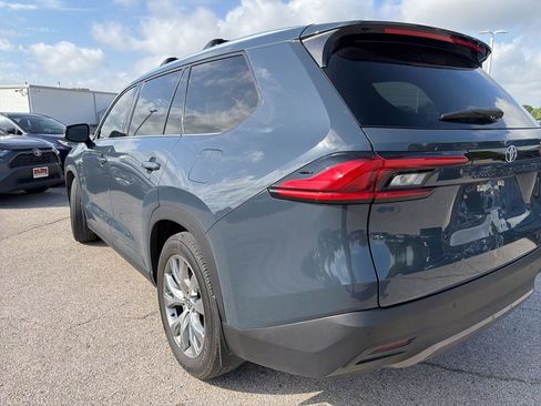 Used 2024 Toyota Grand Highlander FWD image 8