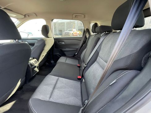 Used 2025 Nissan Rogue SV image 28