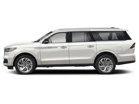 New 2026 Lincoln Navigator L Reserve AWD/4WD image 3