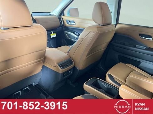 New 2025 Nissan Pathfinder Platinum image 36