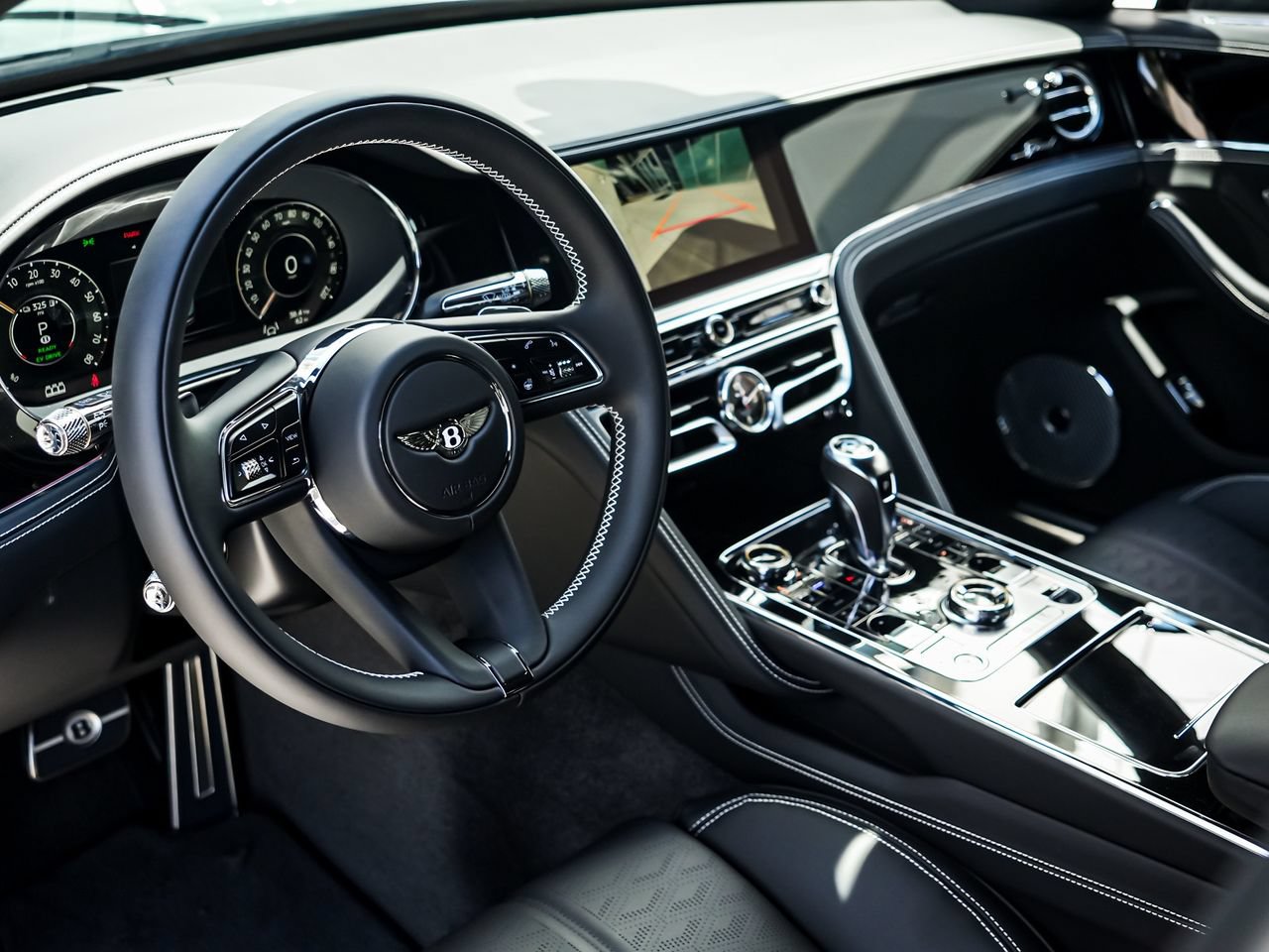 Used 2025 Bentley Flying Spur Plug-In Hybrid AWD/4WD image 2