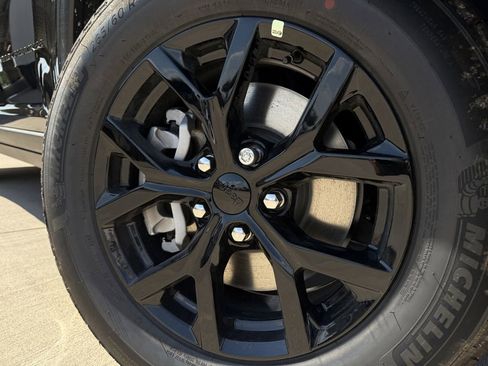 New 2025 Jeep Grand Cherokee L Altitude image 8