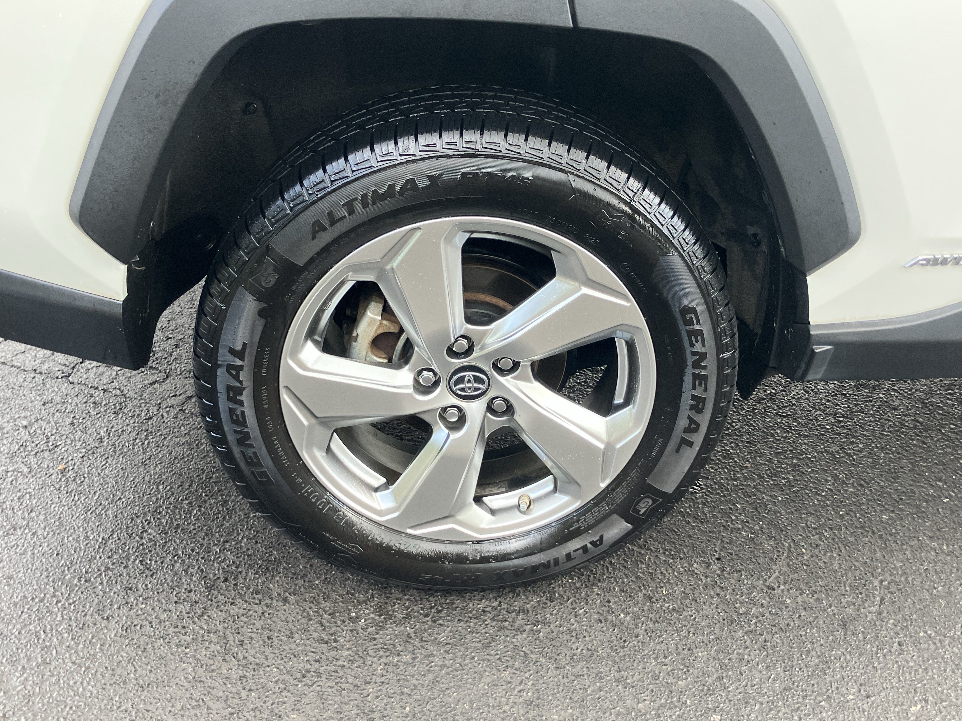 Used 2019 Toyota RAV4 Limited w/ Limited Grade Weather Package AWD/4WD image 13