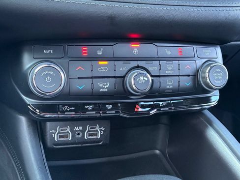 Used 2023 Dodge Durango SXT AWD/4WD image 20