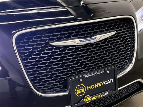 Used 2023 Chrysler 300 Touring AWD/4WD image 31