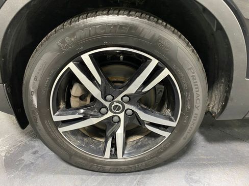 Used 2023 Volvo XC40 B5 Core image 5