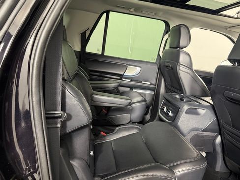 Used 2025 Ford Expedition Max Platinum AWD/4WD image 26