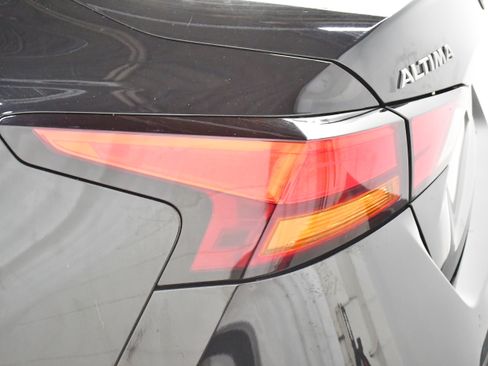 Used 2025 Nissan Altima 2.5 SV FWD image 31