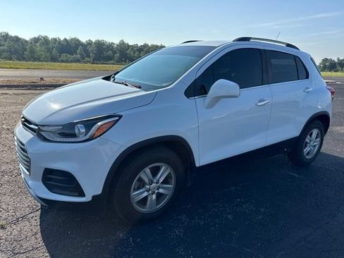 Used 2020 Chevrolet Trax LT w/ Driver Confidence Package FWD image 1