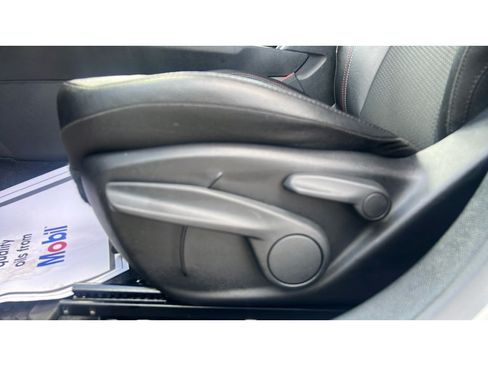 Used 2025 Jeep Compass Trailhawk AWD/4WD image 10