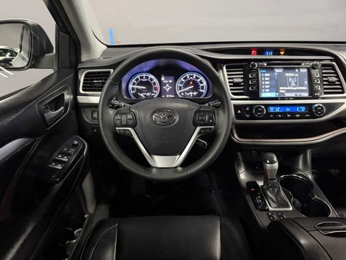 Used 2017 Toyota Highlander XLE FWD image 10